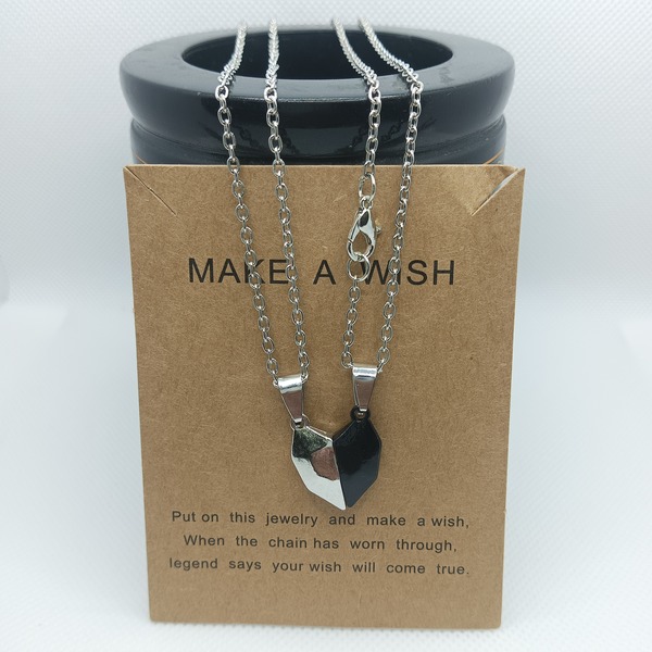2Pcs/Set Black and Silver Couple Magnetic Heart Attach Pendant Necklaces Gift For Men And Women