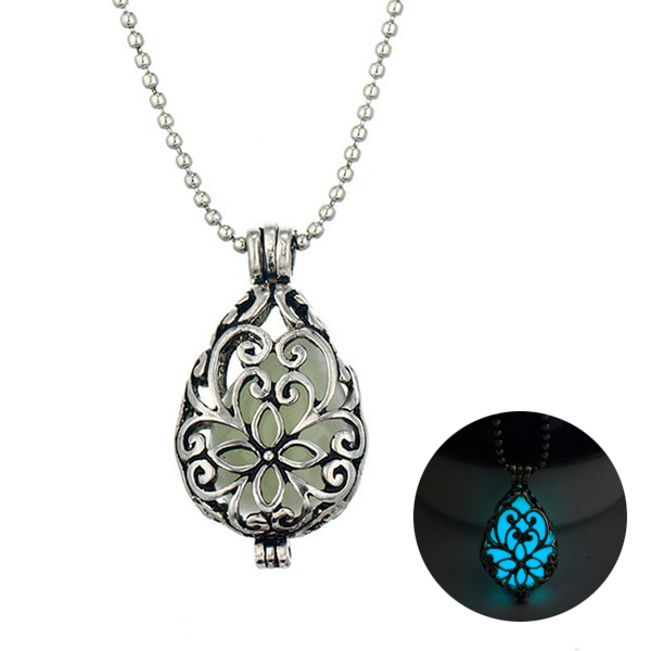 Antique Charm Hollow Sparkling Pendant Necklace For Women & Girls - Glows In The Dark