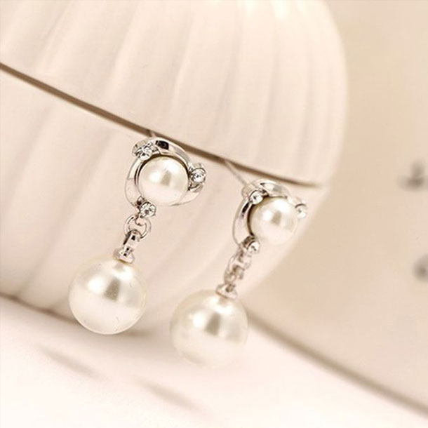 New Fashionable Crystal Pearl Stud Earrings For Girls & Women 