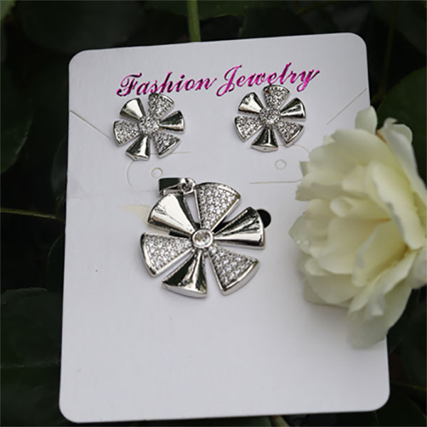 Flower-Shaped Stunning Silver Locket & Earrings Set For Women