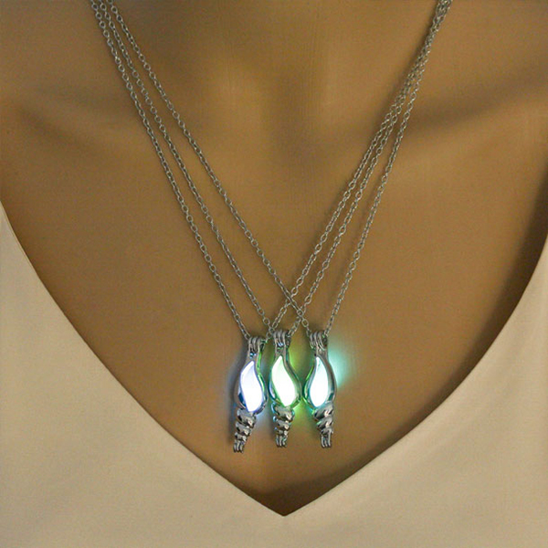 Trendy Sea Shell-Shaped Pendant Glow In Dark Necklace For Both Men & Women