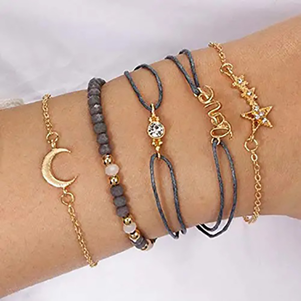 Trendy Style 6-Piece Women Moon and Star Beaded Decor Bracelet Set  Elegant and Fashionable Accessories for Girls